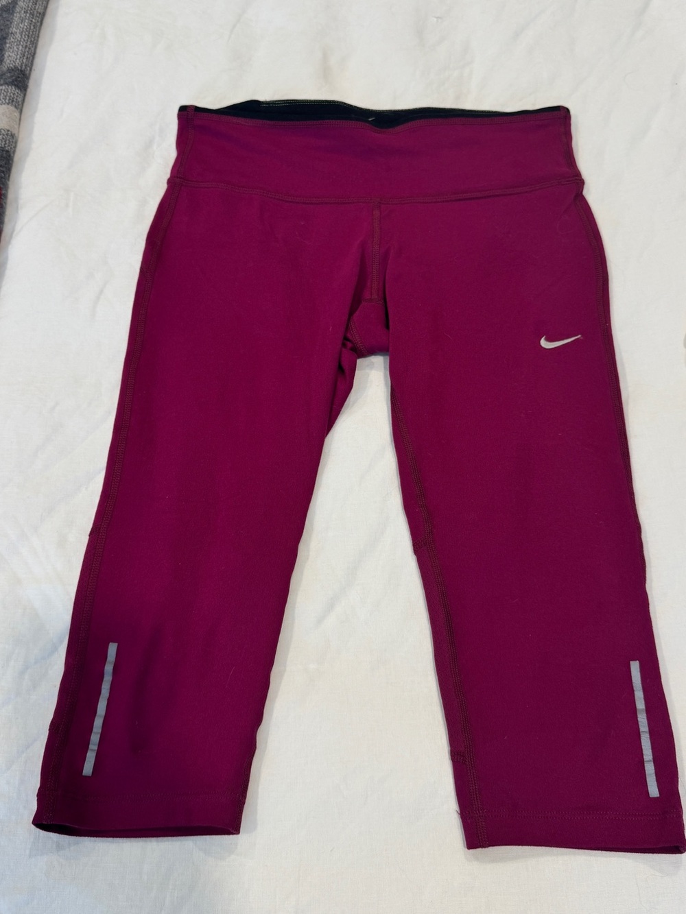 Nike Women’s Magenta Capri Leggings with Reflective Accents size M